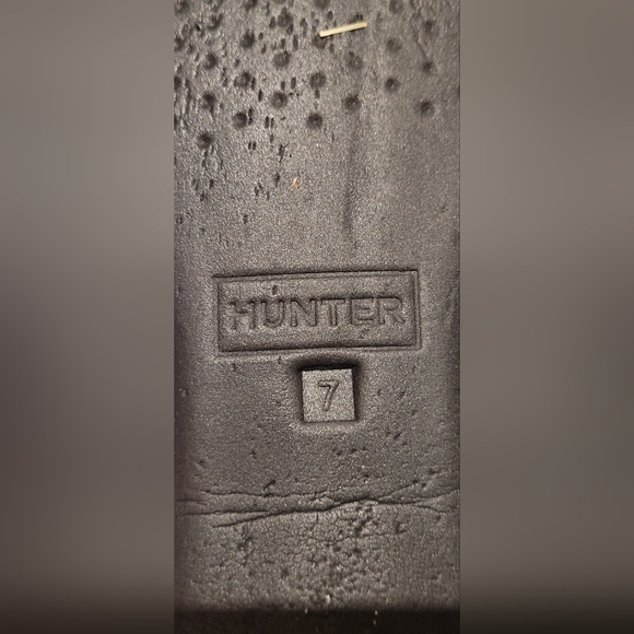 ❌️SOLD❌️ Hunter Glossy Chelsea Short Boots. Size 9 - Picture 10 of 10